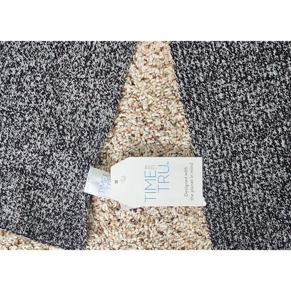 Time and Tru Black and White Knit Scarf NEW - Picture 3 of 3